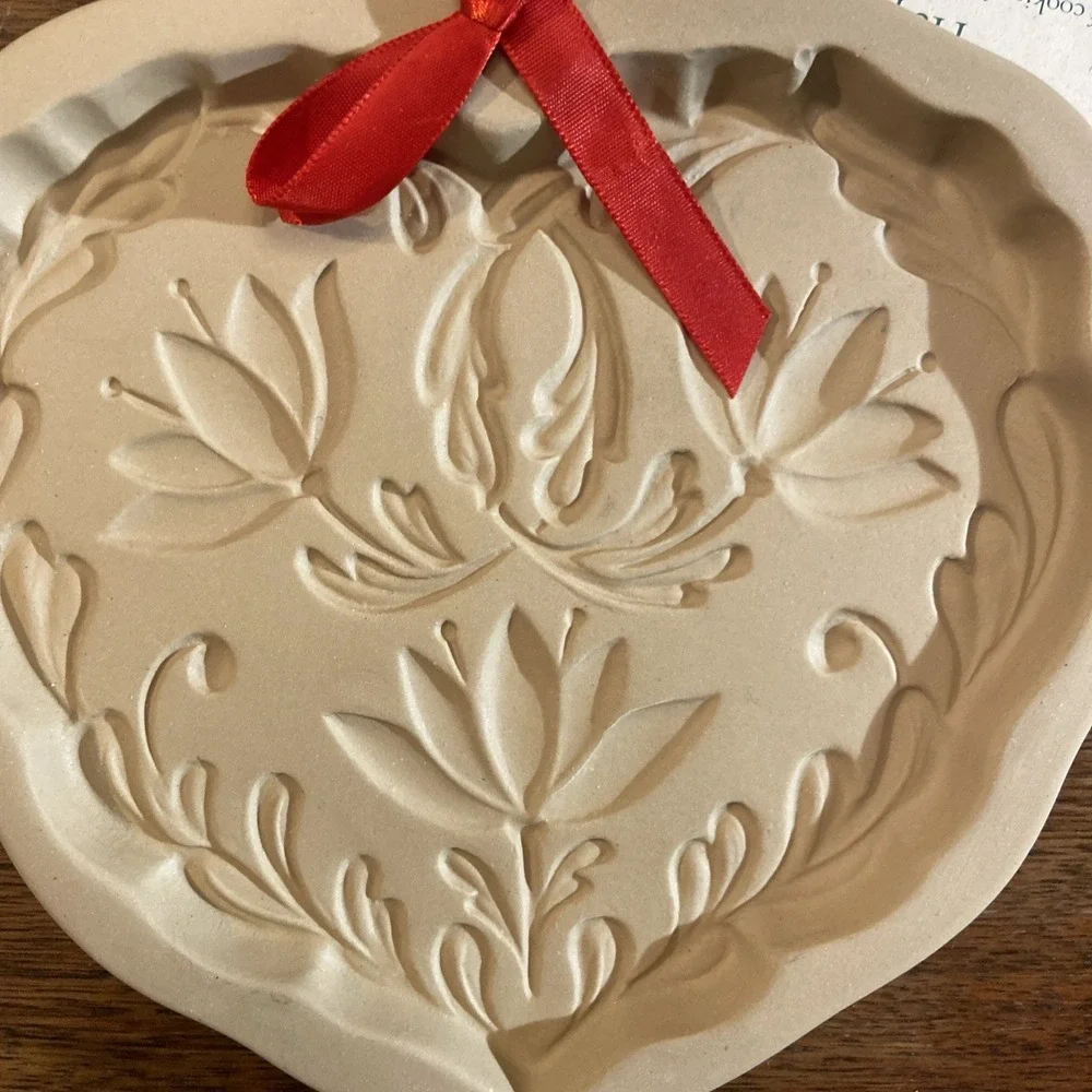 Brown Bag Cookie Art‎ 1997 Hill Design Acanthus Heart 6.25 X 5.75